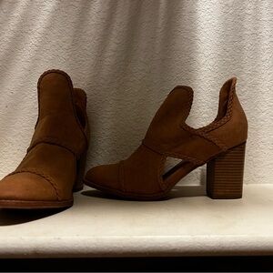 Elegant Tan Heeled Boots for Women